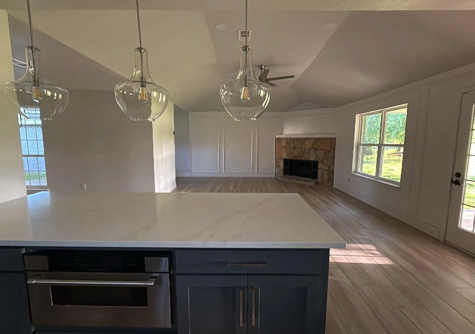 3 bed, 1901 sqft, $4,000 — Photo 4