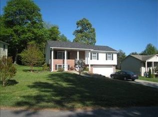 8010 Ridgecrest Ct, Danville, VA 24540