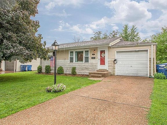 2nd image of 1080 Flora Ln