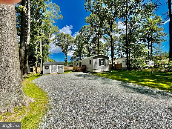2nd image of 211 N Lake Dr