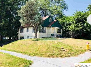 5902 N 34th St, Omaha, NE 68111