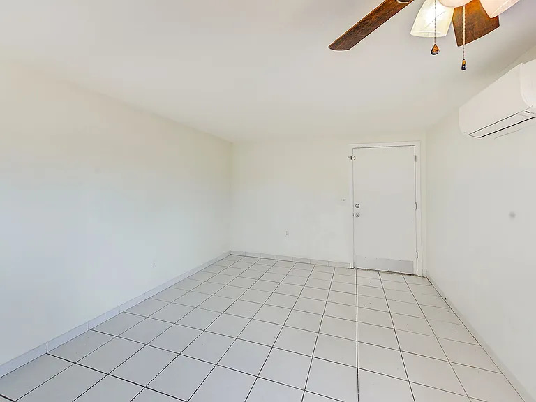 2600 Paula Dr N — Photo 3