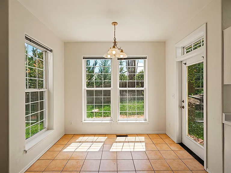 606 Valentine Dr — Photo 8