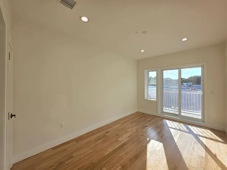 160 Bay 29th St #2 — Photo 12
