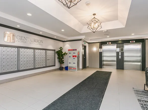 Grand Central Manor, 10904 102nd Ave NW, Edmonton, AB T5K 2Y3