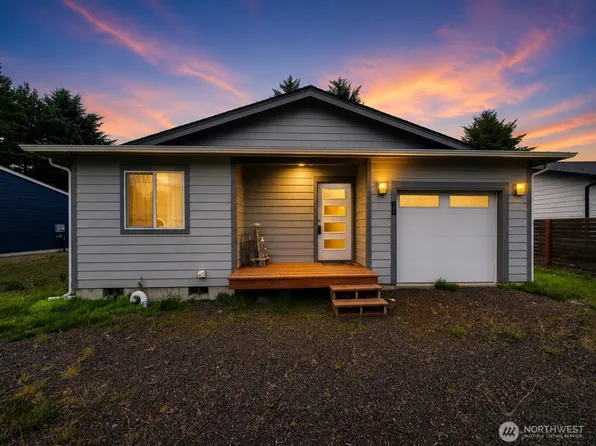 168 N Narwhal Loop NW, Ocean Shores, WA 98569
