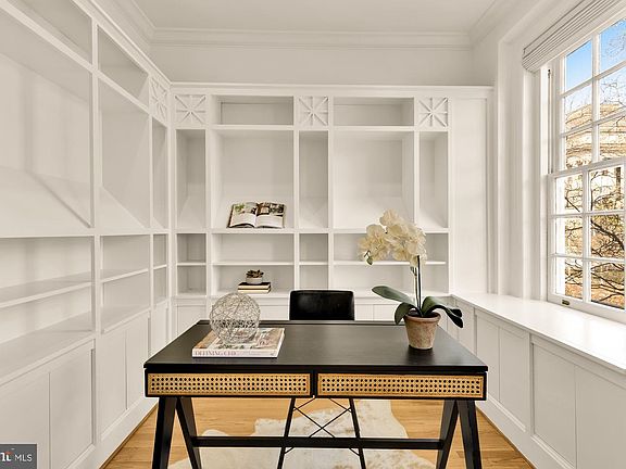 4th image of 1704 16th St NW APT 5