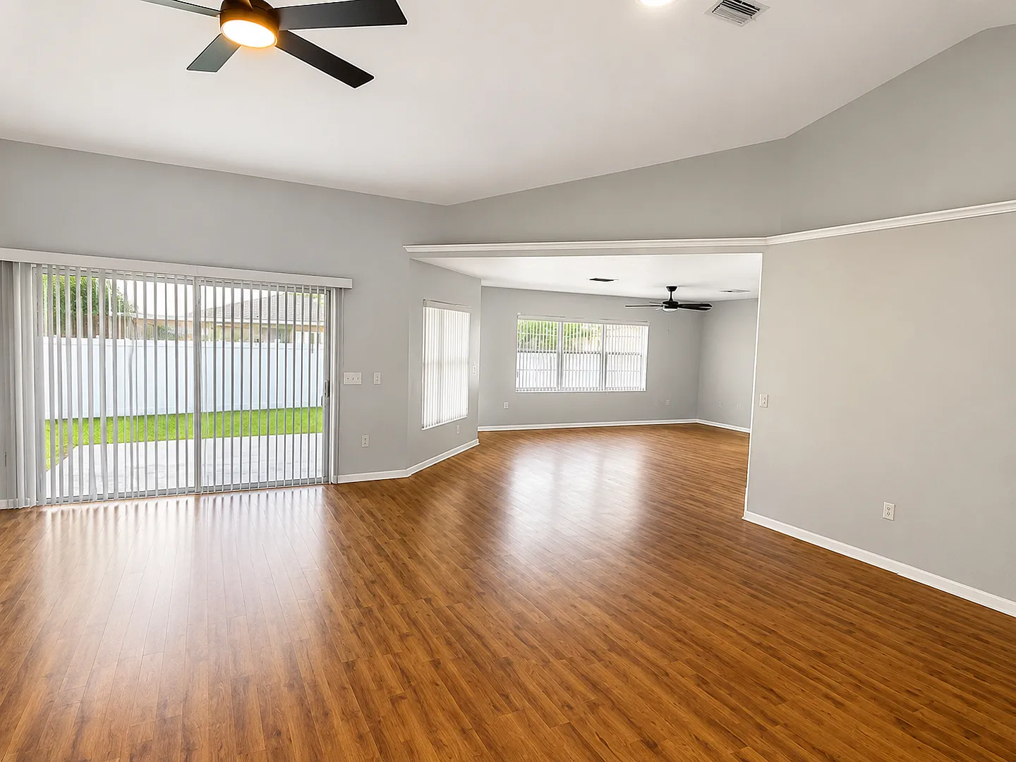 Beautifully Renovated Home with New Kitchen & Fenced Backyard in Ocala — Photo 2