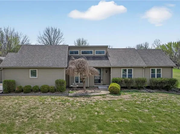 8945 W 167th St, Overland Park, KS 66085