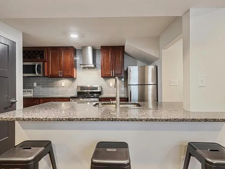 4536 Bell St — Photo 2