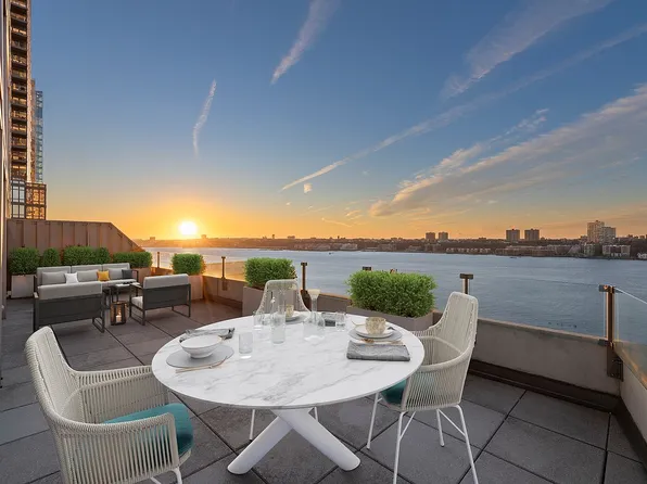 80 Riverside Blvd APT 17A, New York, NY 10069