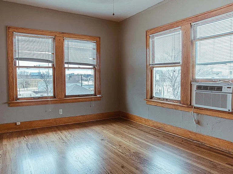 1318 N Robinson Ave — Photo 9