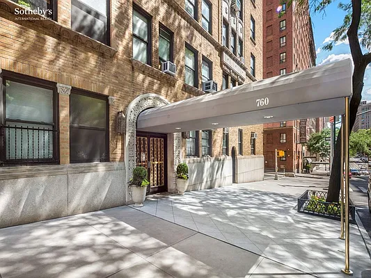 Sold by Sotheby's International Realty | media 8