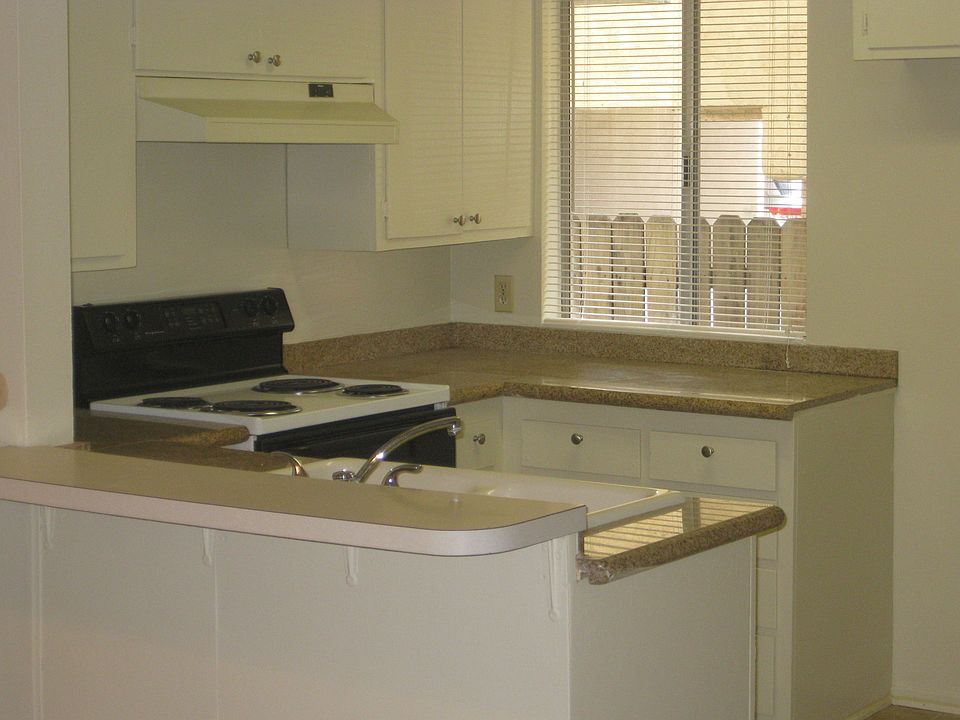 1st image of 3037 Montrose Ave APT 4