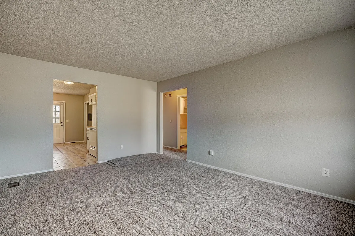 Building Photo - 626 N Robin Way