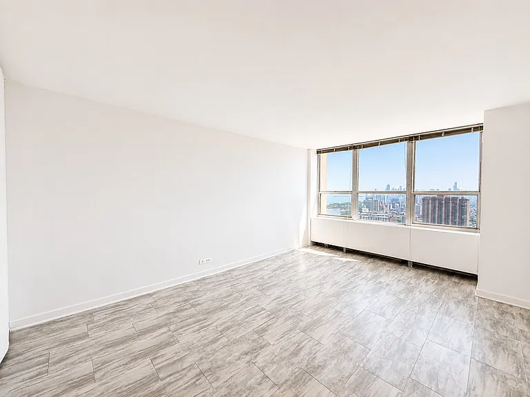 655 W Irving Park Rd #5303 — Photo 9