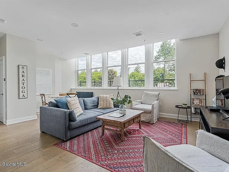 2 bed, 935 sqft, $2,700 — Photo 2