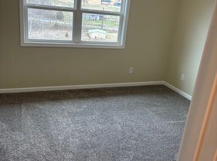 135 Old Fall Creek Rd, Blountville, TN 37617