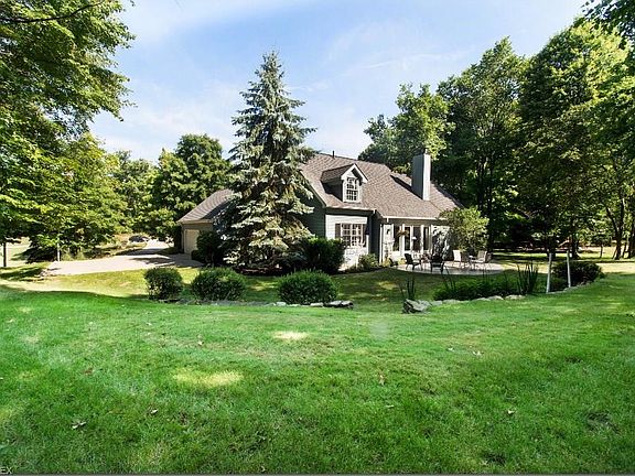 5th image of 422 McNeil Dr