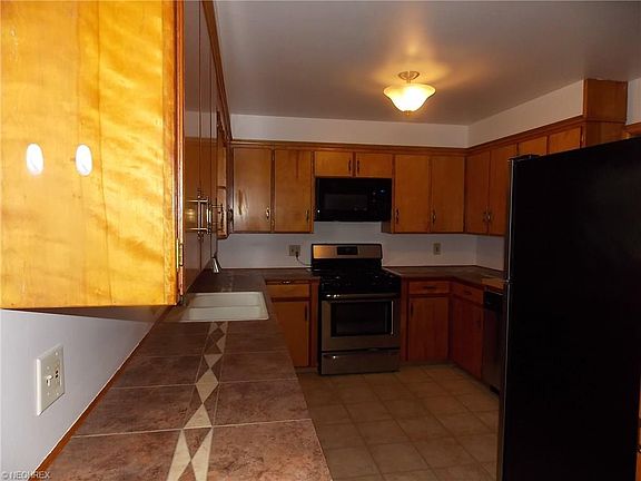3rd image of 746 Highland Ave