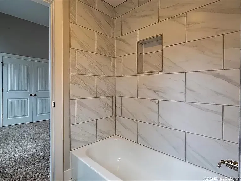 532 E Chestnut St — Photo 25