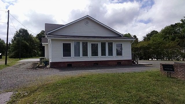 1st image of 426 Lewis St