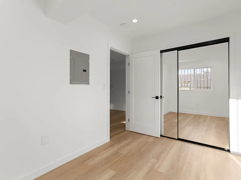 (An/Ji/Yo:C) 6725 Laurel Canyon Blvd — Photo 13