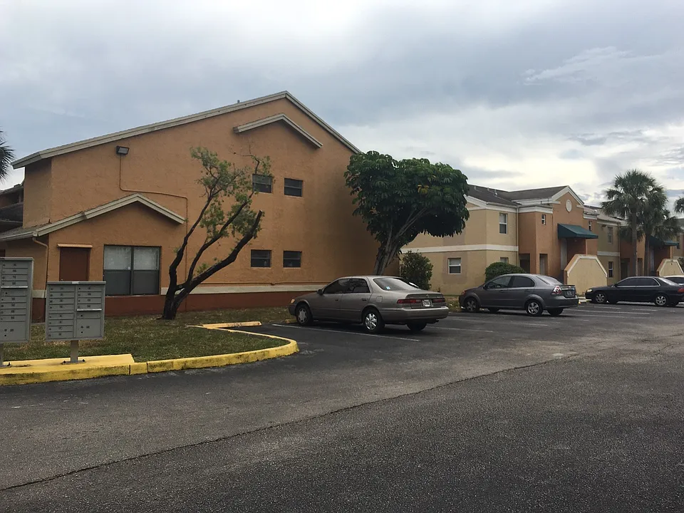 2457 NW 56th Ave #105