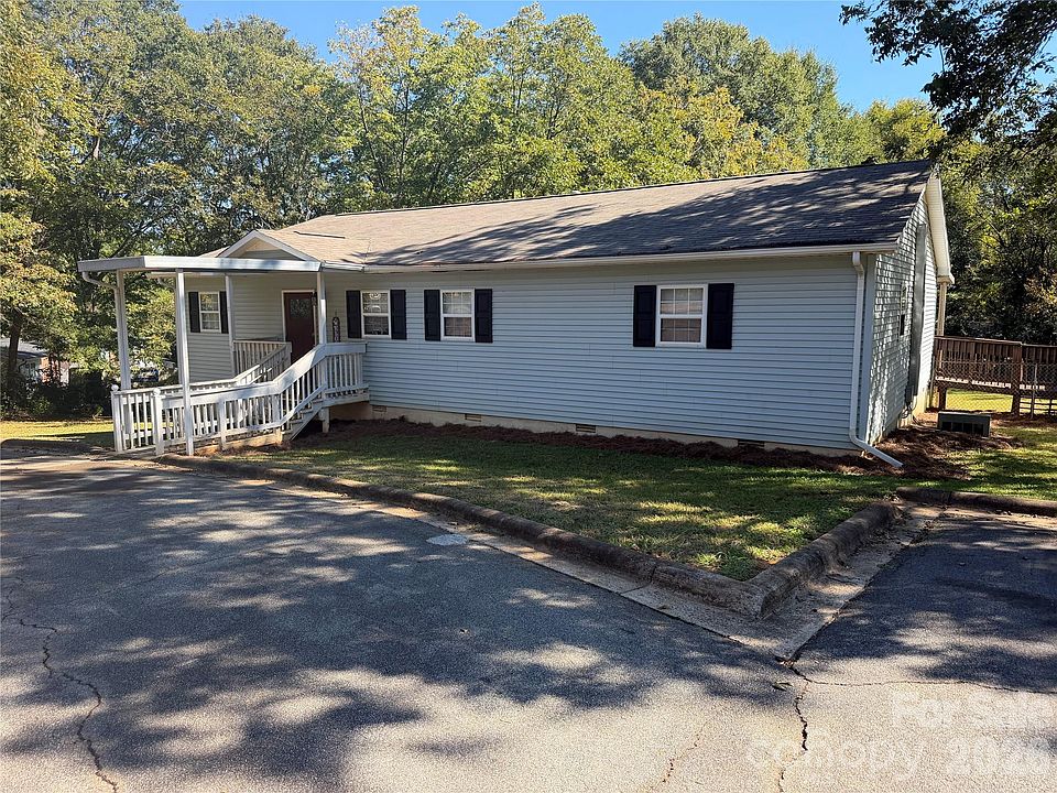 1st image of 104 E Clairborne St