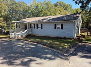 104 E Clairborne St, Blacksburg, SC 29702