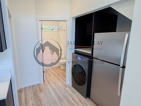 5th image of 2544 Gilbert St S