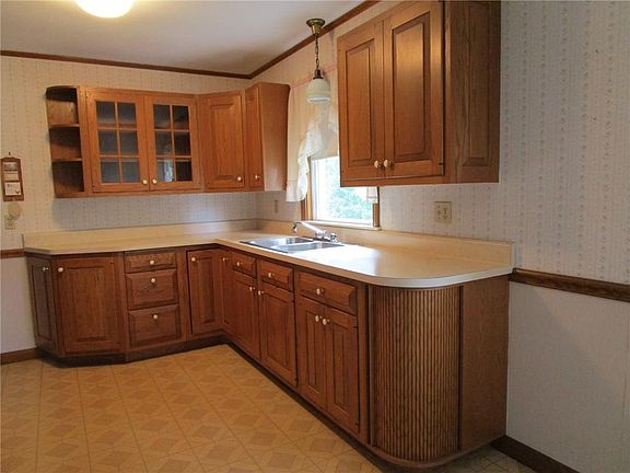 3rd image of 20623 Baird Ave