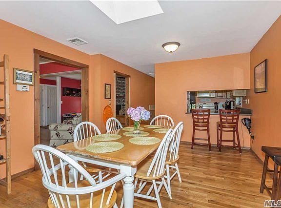 5th image of 14 Linda Ln E