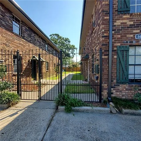 1536 Hickory Ave — Photo 3