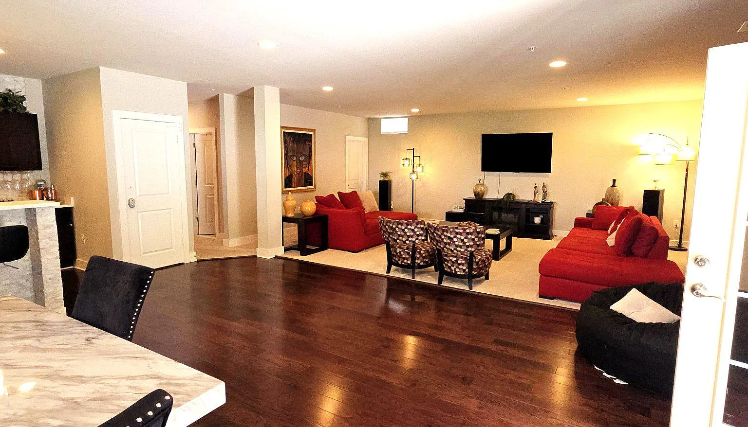 1 bed, 1.0 bath, 4140 sqft, $1,999 — Photo 1