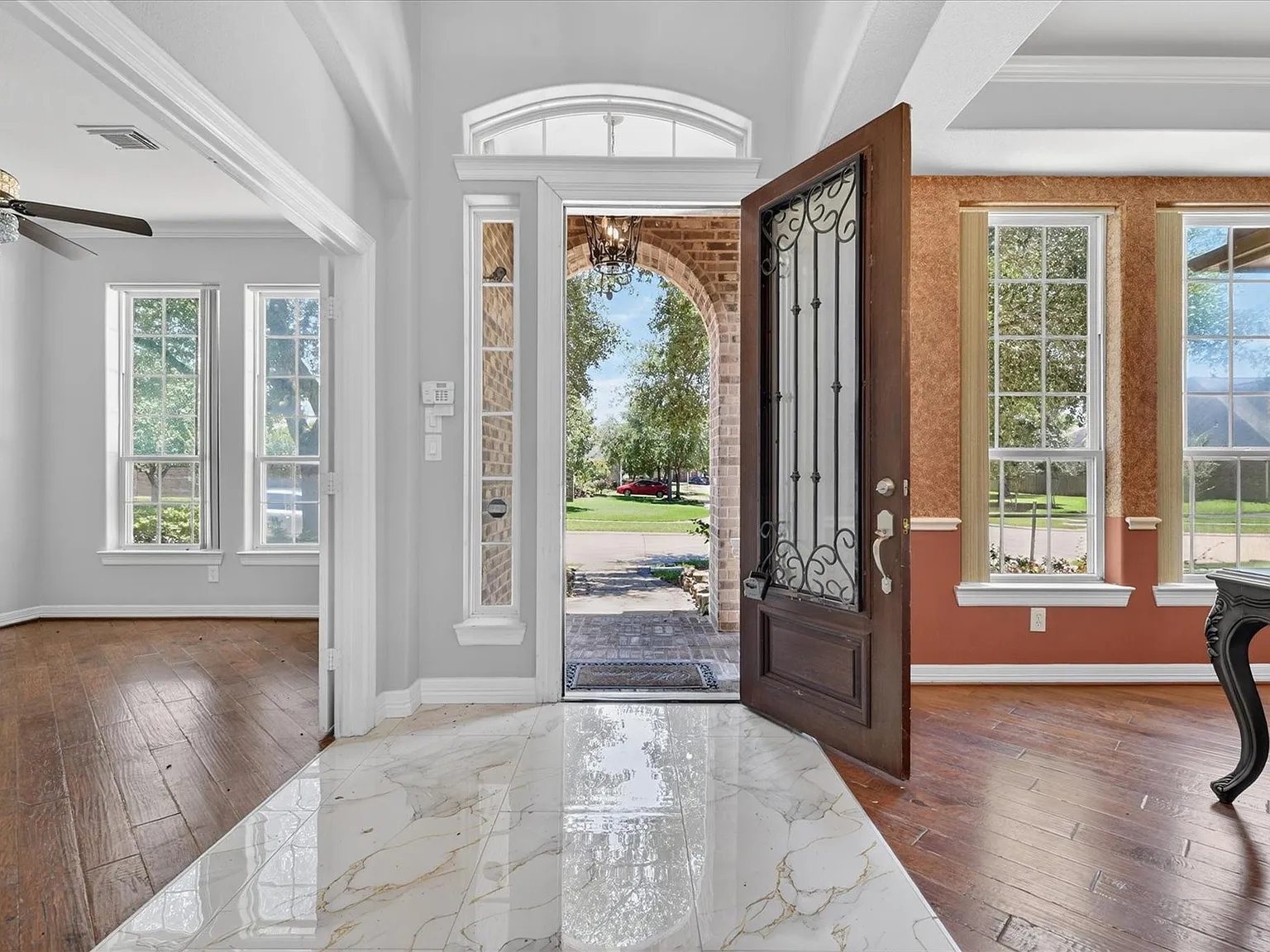 5 bed, 4.5 bath, 4221 sqft, $4,200 — Photo 4