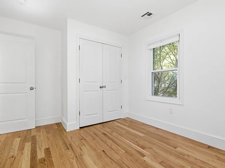 35 Williams St — Photo 11