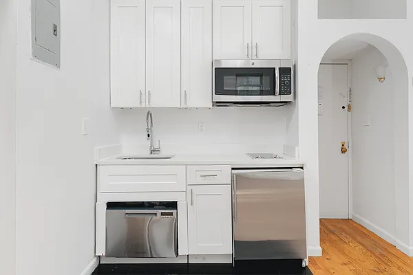 Rented by REAL New York | media 3