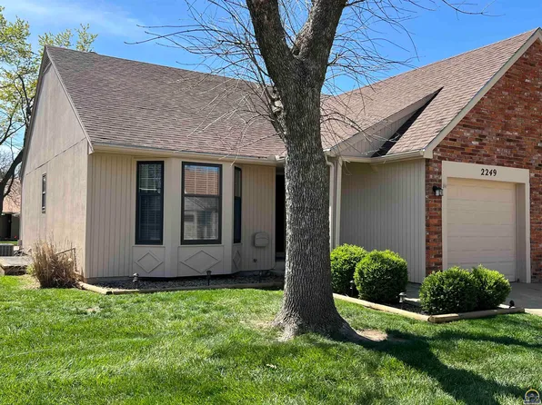 2249 SW Westport Pl, Topeka, KS 66614