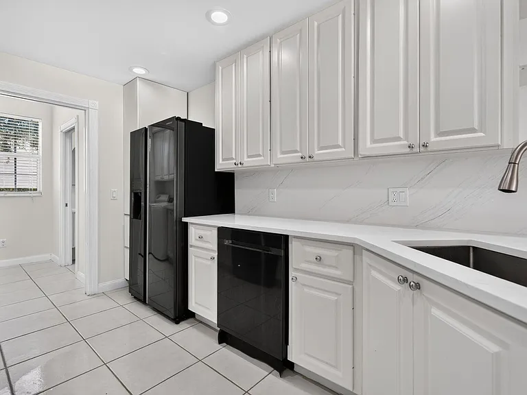 112 Santa Barbara Way — Photo 5