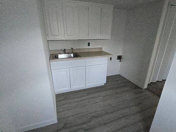 5th image of 110 Alderson St #14