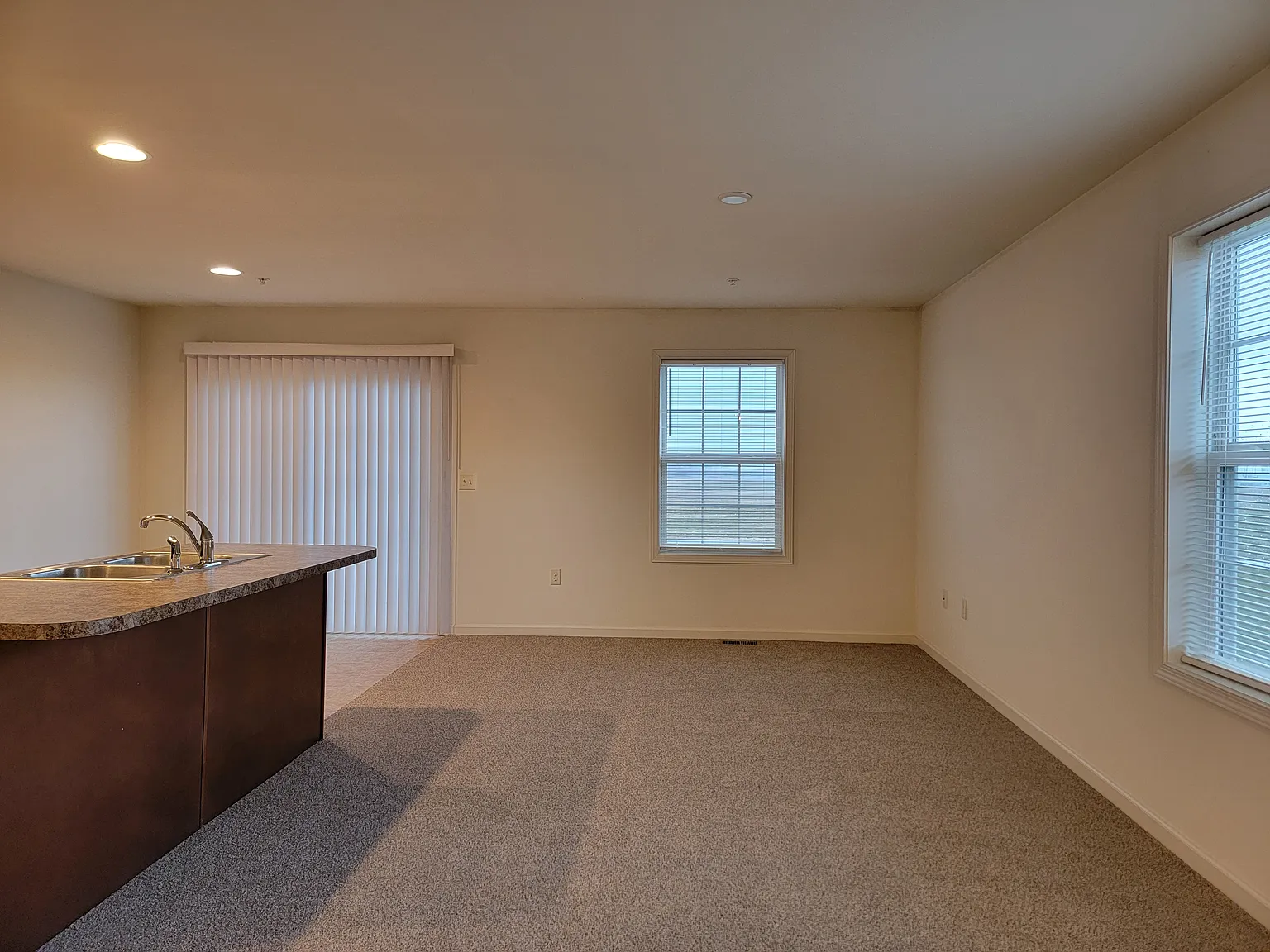 3 bed, 2.5 bath, 1416 sqft, $1,750 — Photo 4