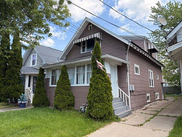1st image of 229 Hagen St
