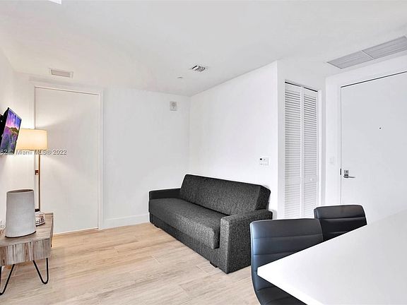 4th image of 121 NE 34th St Unit 1012