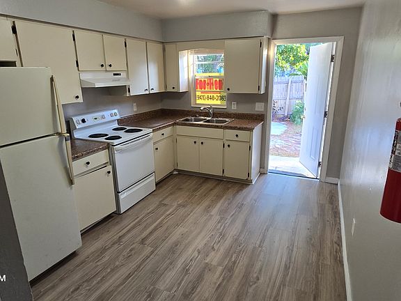 3rd image of 4415 York Dr