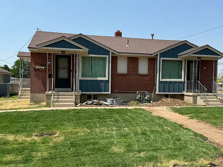 S 375 E — Photo 1