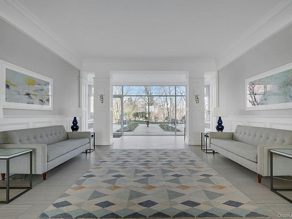 2nd image of 1 Stoneleigh Plaza #1T