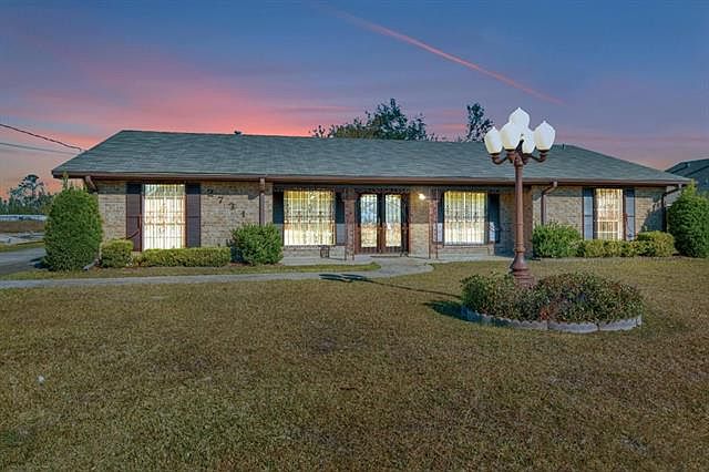 1st image of 2731 Pineview St