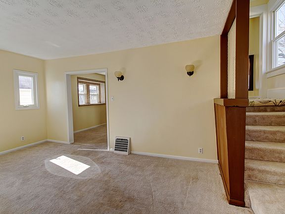 Dual staircase to kitchen/up