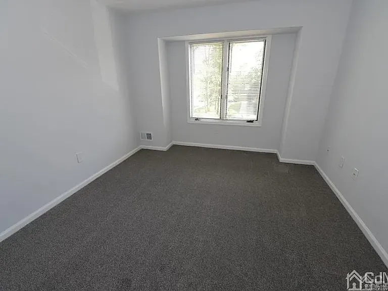 702 Peach St #702 — Photo 6